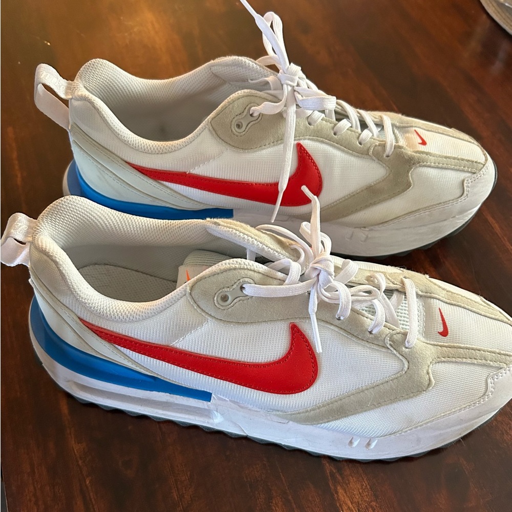Men’s Nike Casual tennis shoes size 10